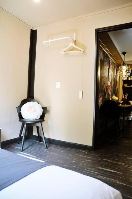 Private In Center Of Apartment *
