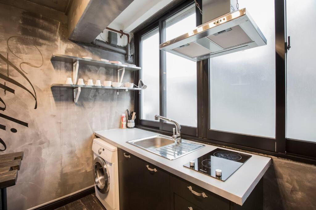 Private In Center Of Apartment