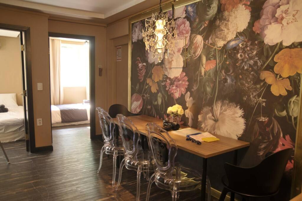 Private In Center Of Apartment